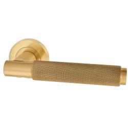 Serozzetta by Carlisle Brass Satin Brass Knurled Door Handles on Round Rose - Varese Range