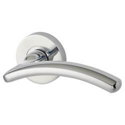 Jigtech Polished Chrome Door Handles on Round Rose - Viper Range